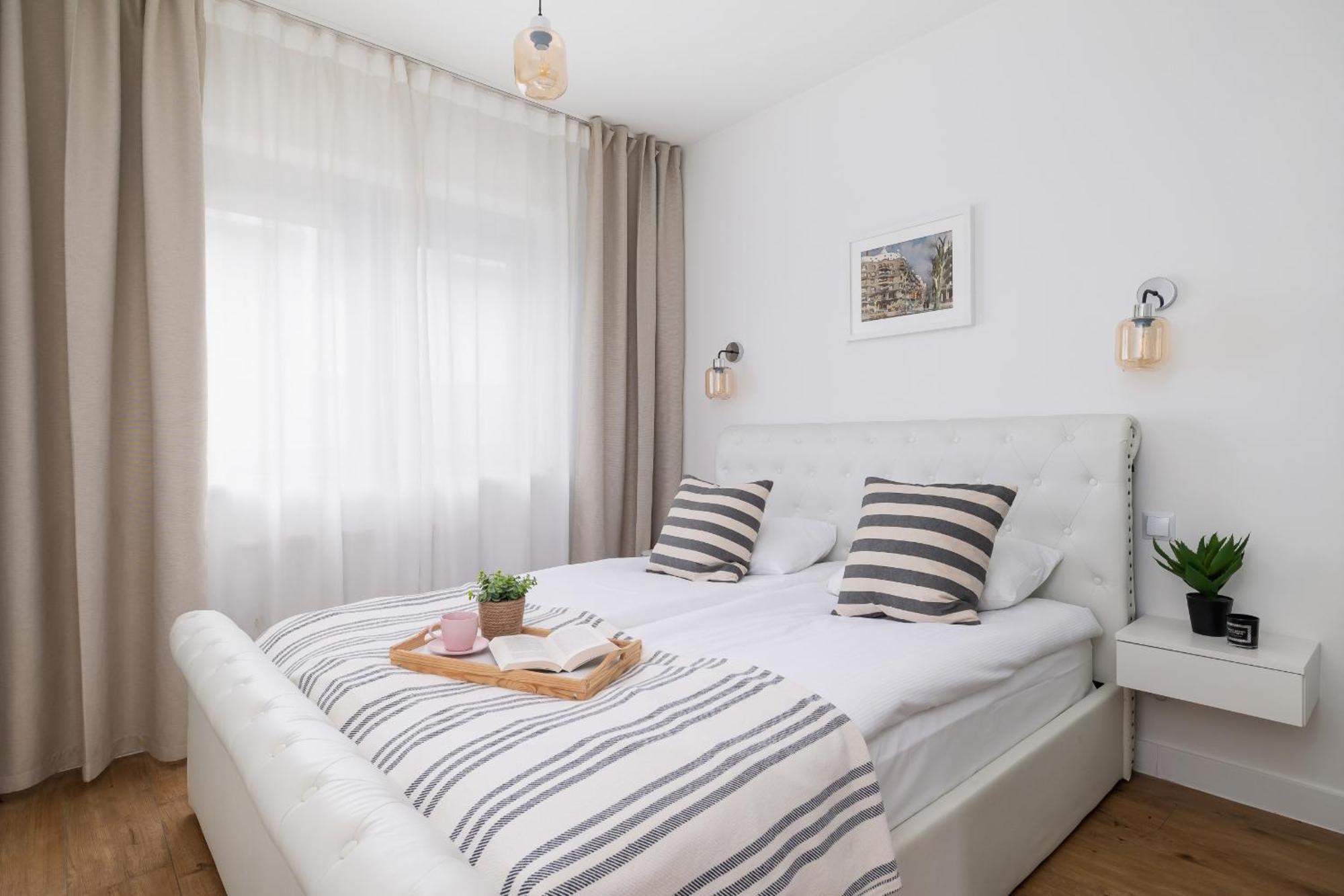 Apartment In Krakow With Parking And Balcony By Noclegi Renters Modlnica ภายนอก รูปภาพ